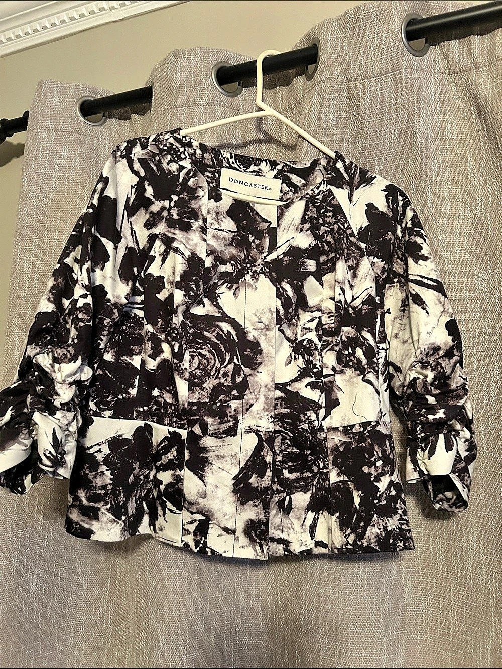 Doncaster Women's Abstract Blazer in Black & White Size 14
